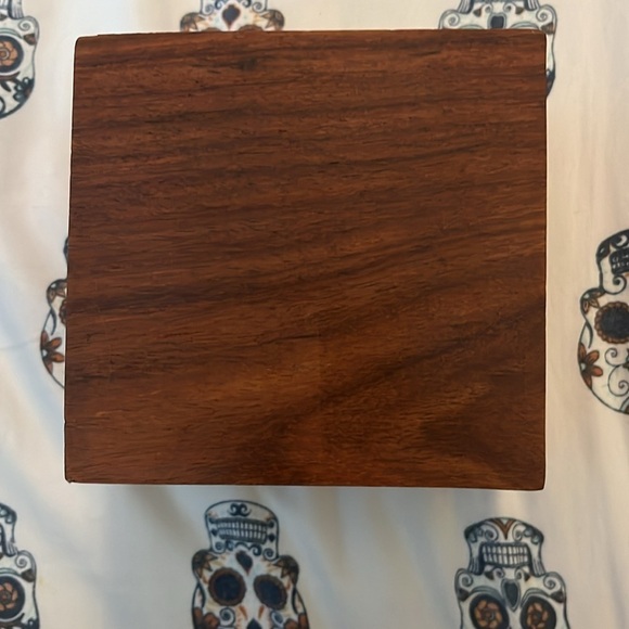 Trinket Jewelry Box Mahogany Wood w Brass Floral Vine Inlay India - Picture 3 of 6